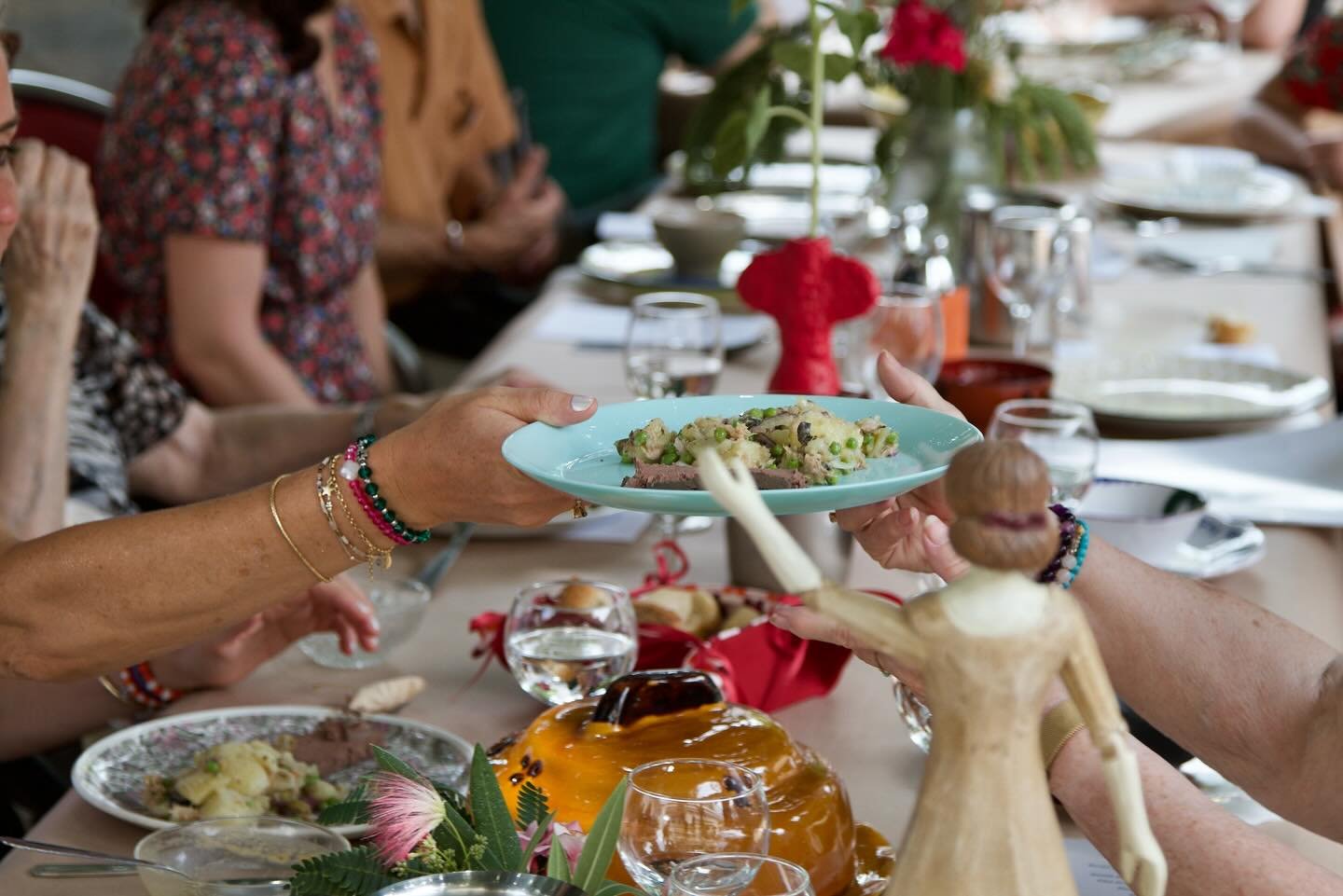 Lucien Chef Ambition at La Maison Paisible in Avignon. Episode 2: The Menu.

Invited by Mohamed El Khatib and the Collection Lambert in Avignon, my mission was to prepare a special menu, a banquet for 200 residents of the nursing home. 

Last Februar