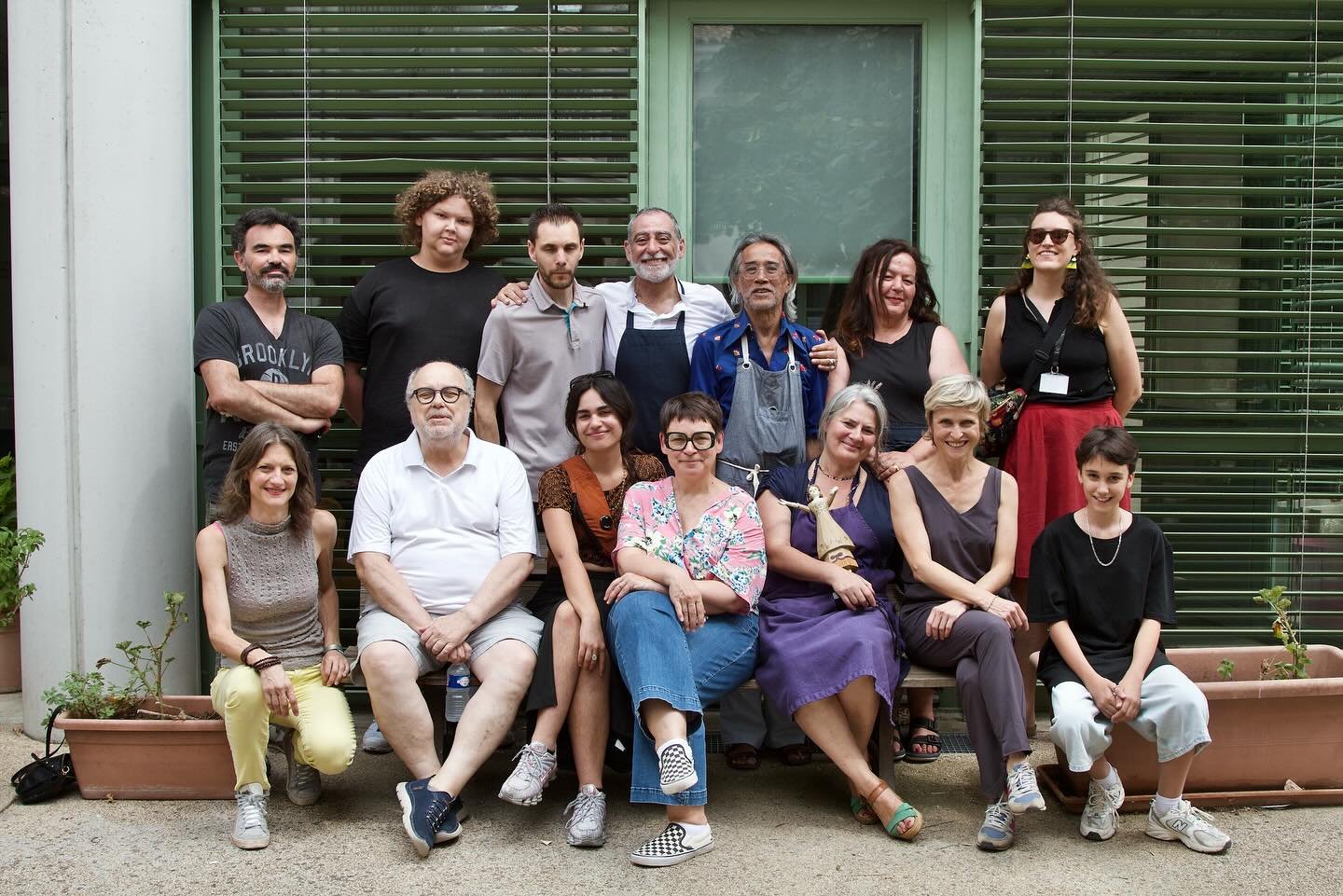 It's almost impossible to describe how powerful has been this past week in Avignon, being part of this beautiful project to bring arts in nursing home initiated by artist Mohamed El Khatib and the Collection Lambert. 

Far from my 12 seats dinning ro